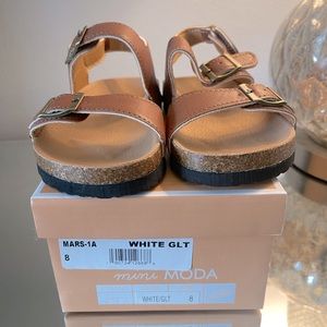 Mini Moda girl’s sandals. Size 8. Leather in color chestnut. Never worn.